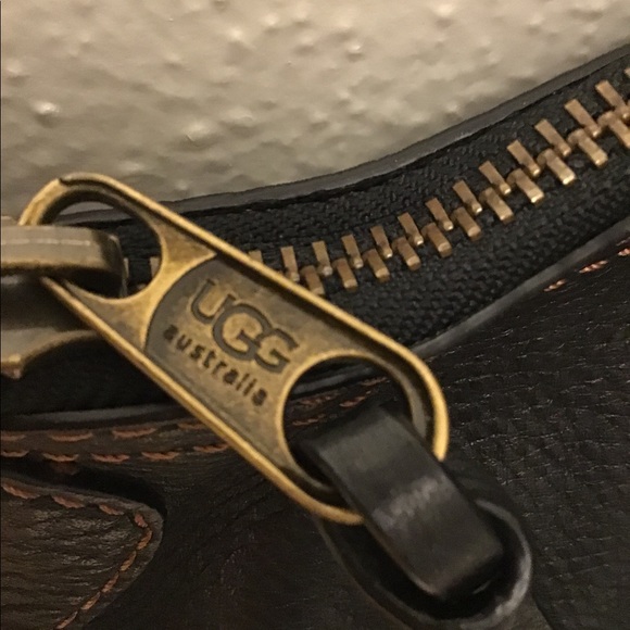 Genuine Ugg Bag. - Picture 5 of 9